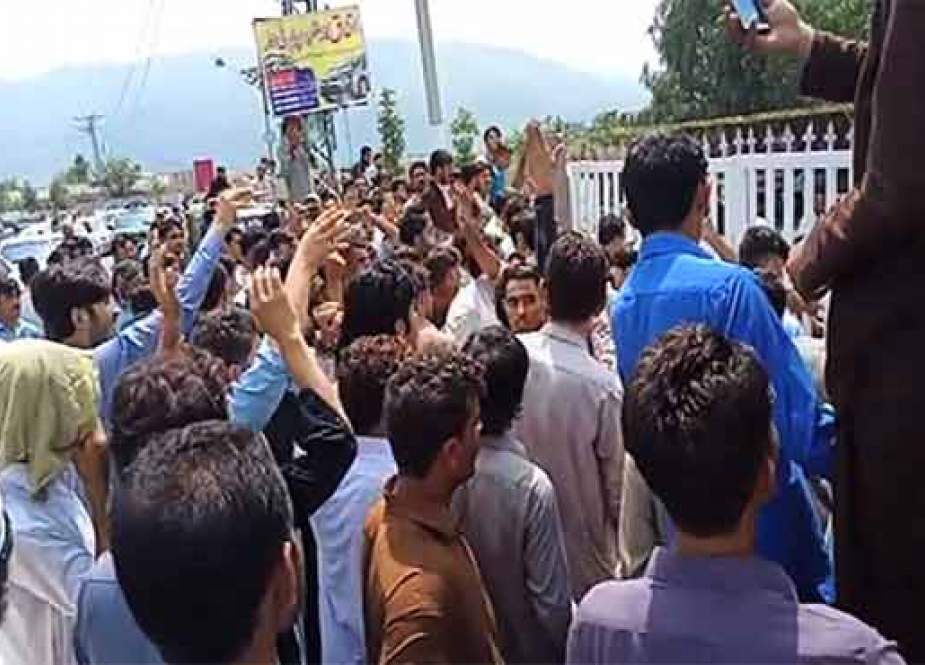 لوئر دیر میں بجلی کی لوڈشیڈنگ کیخلاف عوام کا شدید احتجاج
