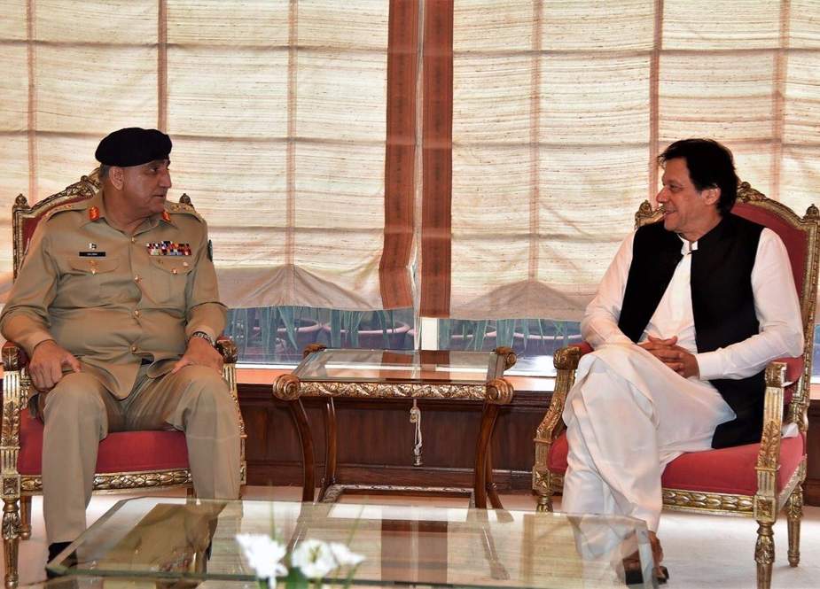 وزیراعظم عمران خان سے آرمی چیف کی ملاقات، امن کی کوششیں جاری رکھنے پر اتفاق