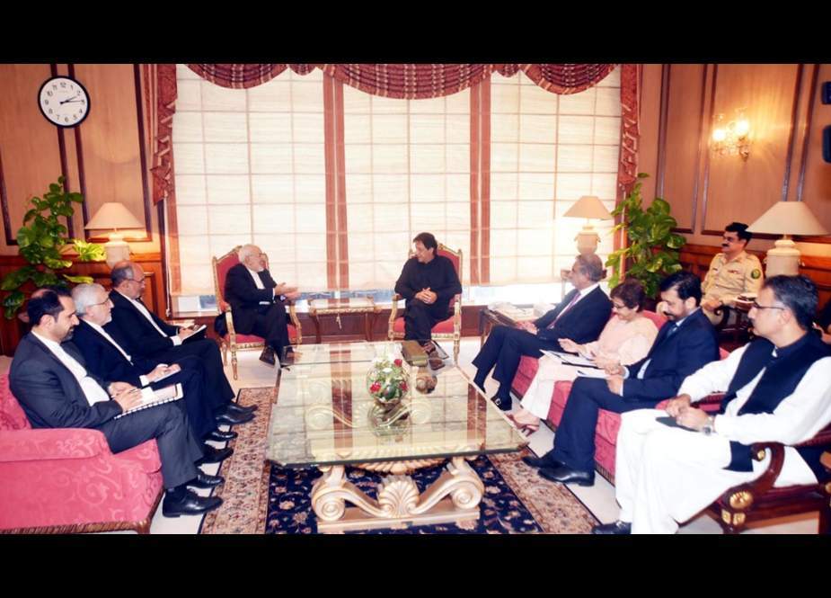 ایرانی وزیر خارجہ کی وزیراعظم عمران خان سے ملاقات، ایرانی صدر کا خصوصی پیغام پہنچا دیا