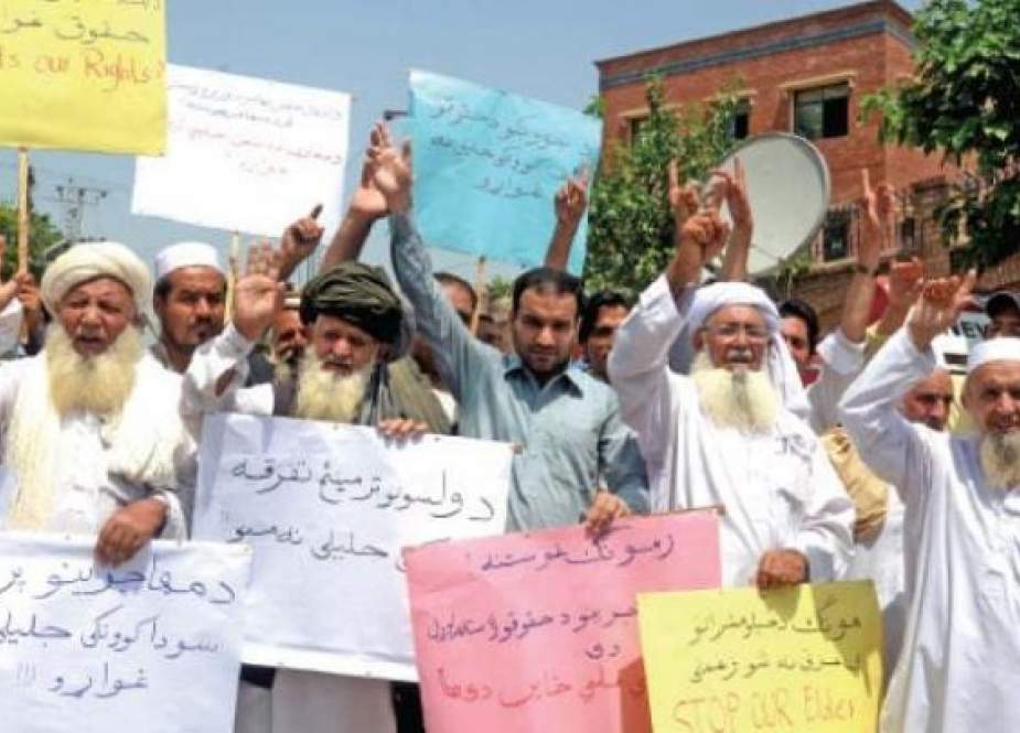 متاثرین شمالی وزیرستان کا بنوں میں اپنے مطالبات کے حق میں احتجاجی مظاہرہ