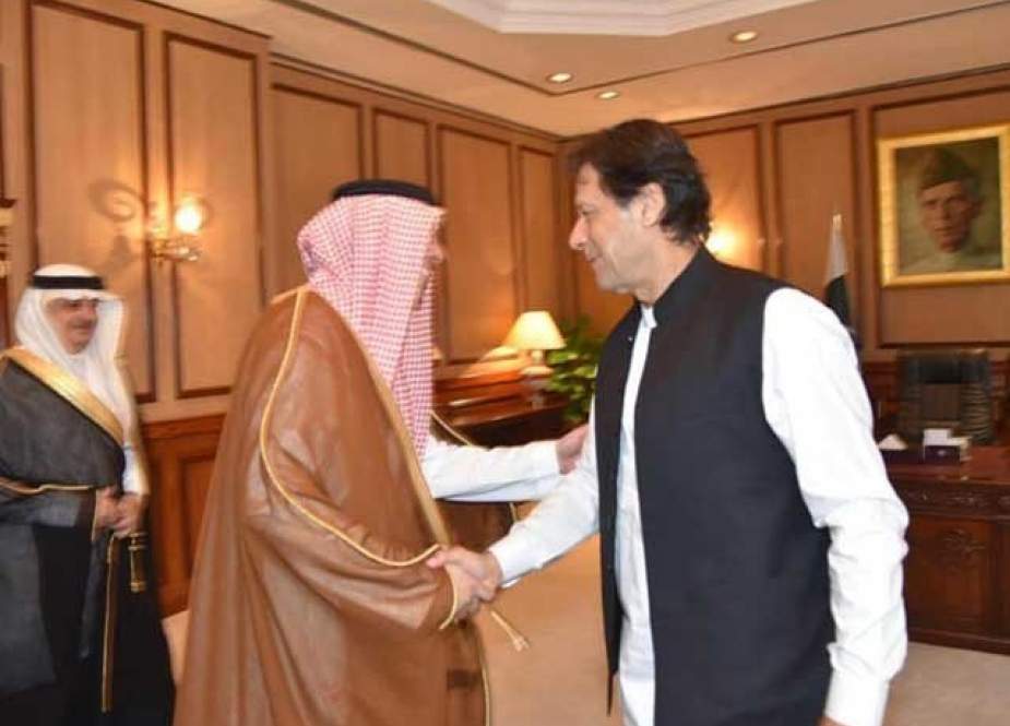 عمران خان سے سعودی وزیر اطلاعات عواد بن صالح کی ملاقات