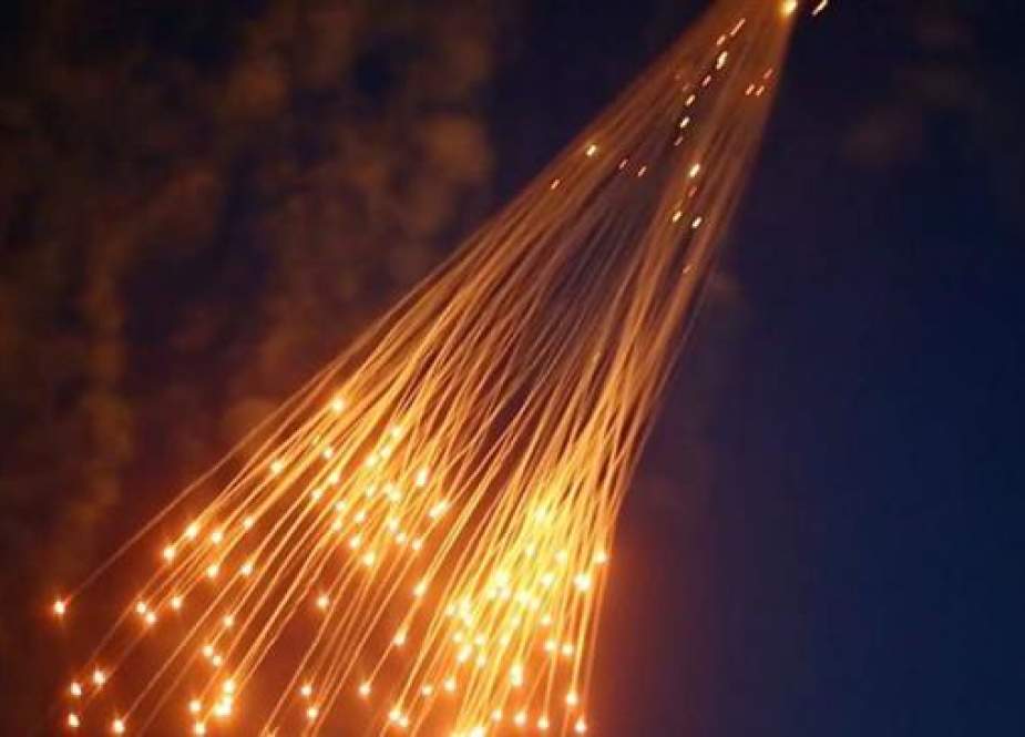 Phosphorus munitions raining down on the northern Syrian city of Raqqah.jpg