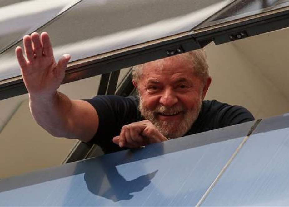 In this file photo, taken on April 7, 2018, former Brazilian president Luiz Inacio Lula da Silva waves from a window of the Metallurgical Union, in Sao Bernardo do Campo, Sao Paulo State, Brazil. (By AFP)