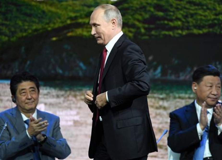 China’s President Xi Jinping (R), Japan’s Prime Minister Shinzo Abe (L), and Russian President Vladimir Putin attend the plenary session of the Eastern Economic Forum (EEF) in Vladivostok, Russia, September 12, 2018. (Photo by AFP)