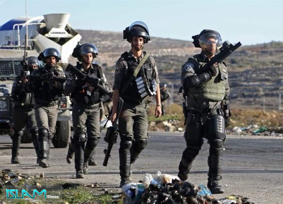 سلطات الاحتلال تعتقل 12 فلسطينياً في الضفة الغربية