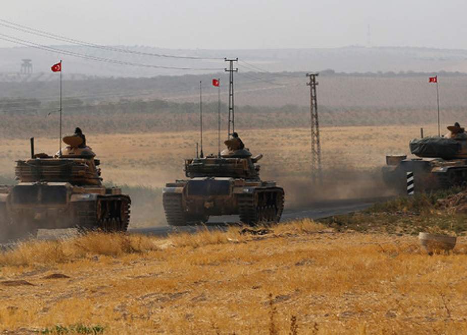 Turkish army tanks drive towards Turkish-Syrian border.jpg
