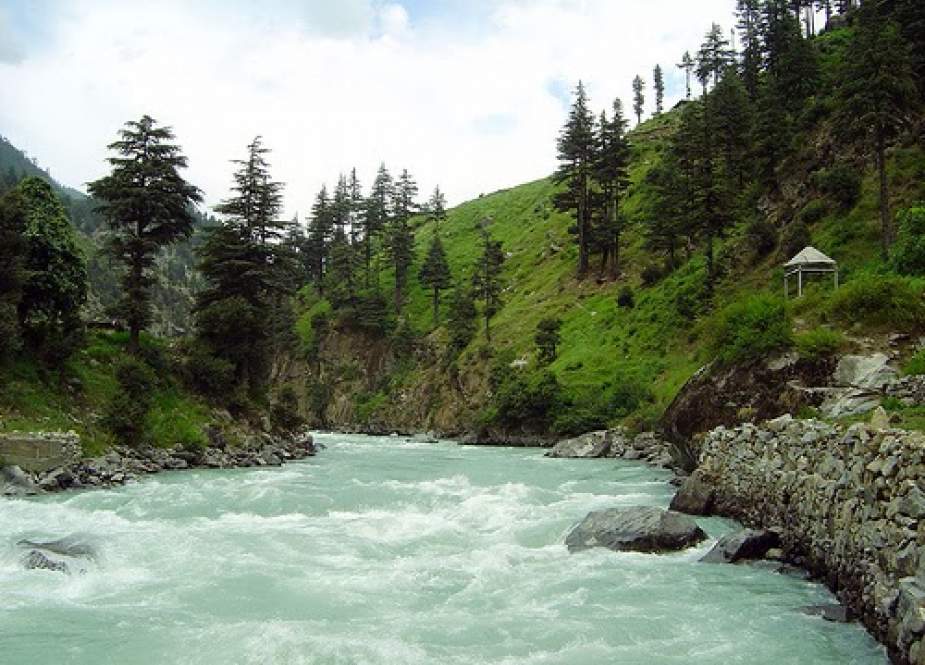 سیاحوں کی گاڑی دریائے سوات میں گرنے سے 4 افراد جاں بحق
