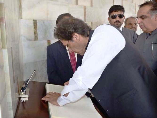 وزیراعظم عمران خان کے پہلے دورہ کراچی کی تصویری جھلکیاں