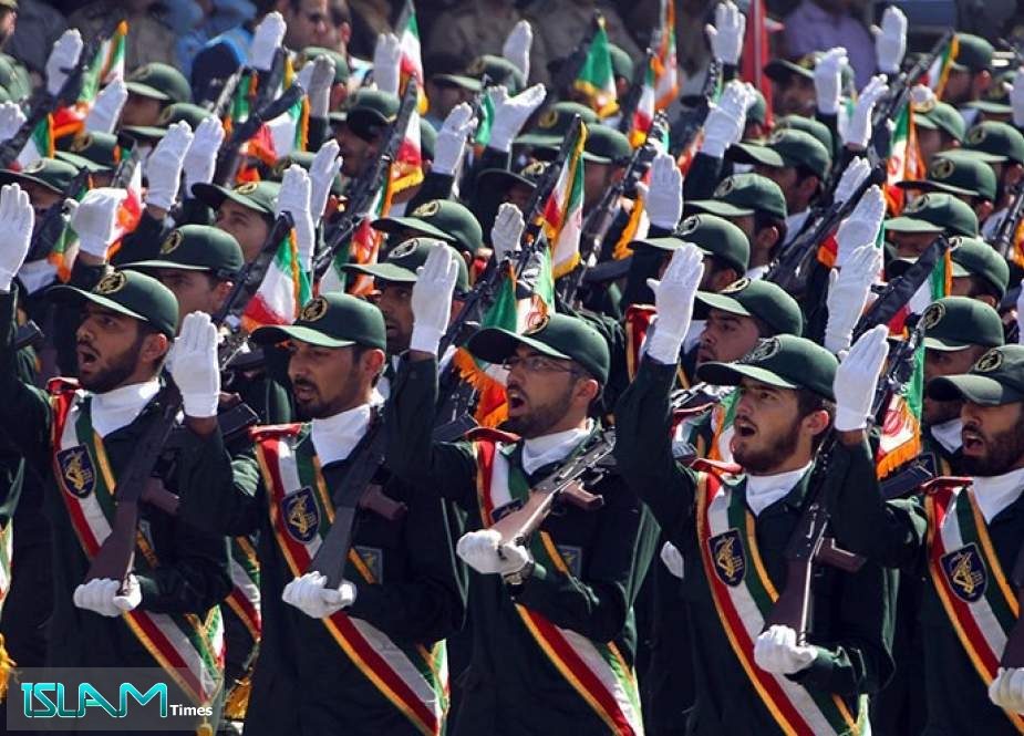 استعراض عسكري للقوات المسلحة الايرانية جنوب البلاد