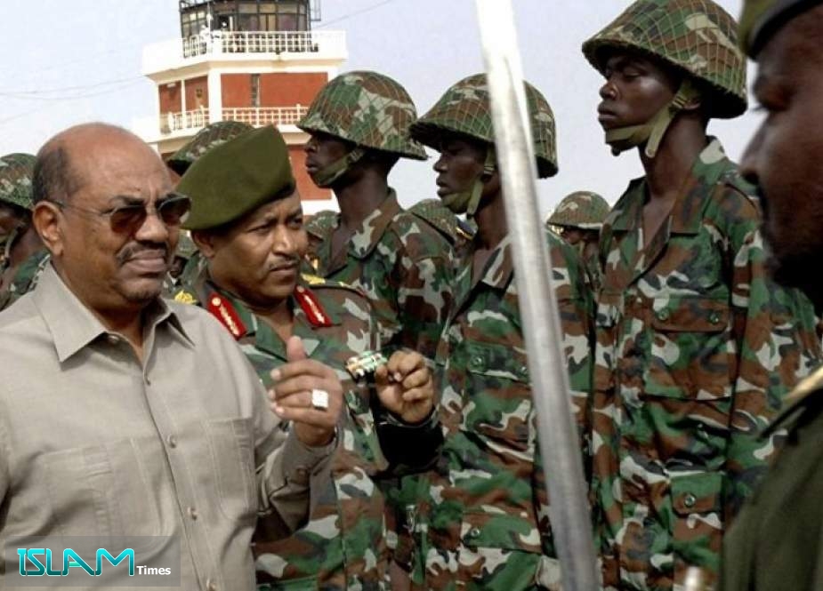 البشير يجري تعديلات في قيادة الجيش السوداني