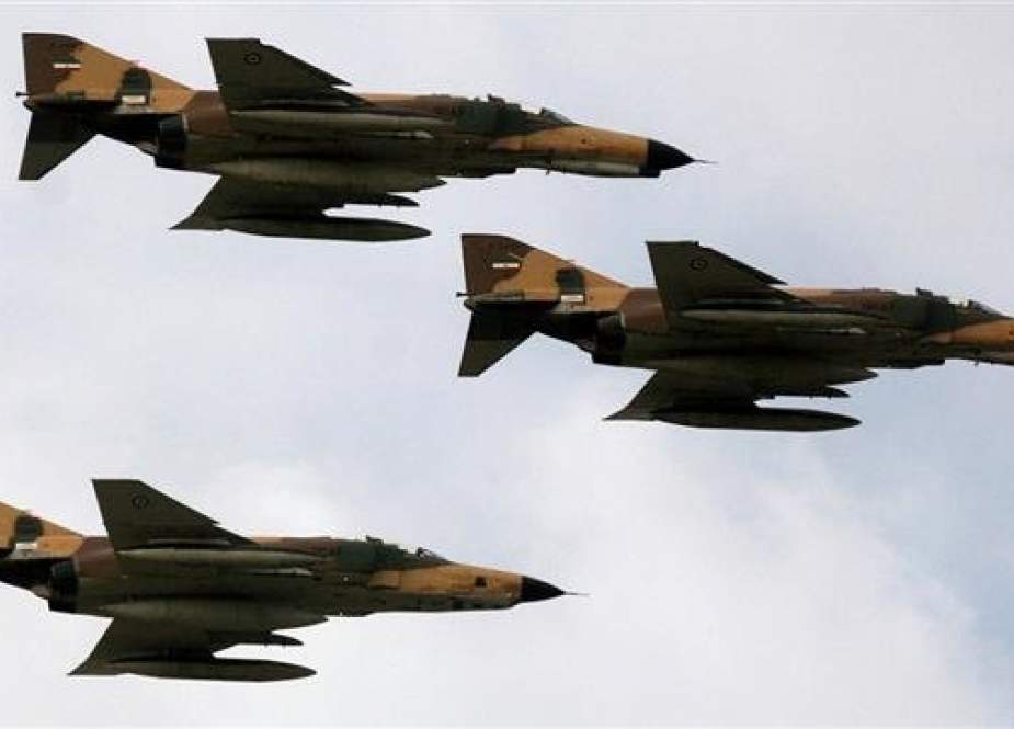Iranian fighter planes.jpg
