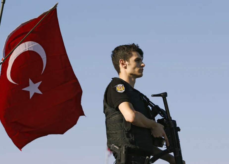 السلطات التركية تأمر باحتجاز 110 عسكريين من سلاح الجو