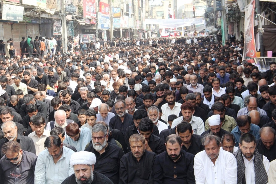 راولپنڈی سے برآمد ہونیوالے عاشورہ جلوس اور باجماعت نماز کے مناظر