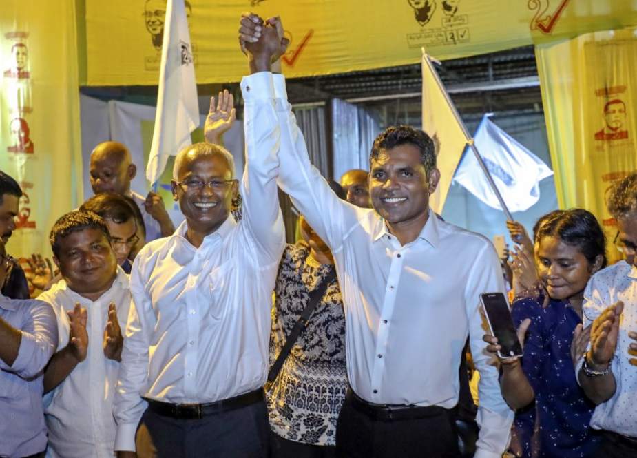 The Maldives’ opposition presidential candidate, Ibrahim Mohamed Solih (L), and his running mate Faisal Naseem pose for photographers as they celebrate their victory in the presidential election in Male, on September 24, 2018. (Photo by AP)