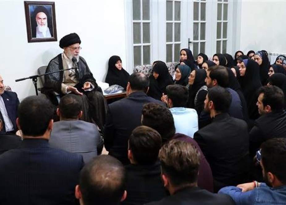 Ayatollah Khamenei speaks in a meeting in Tehran