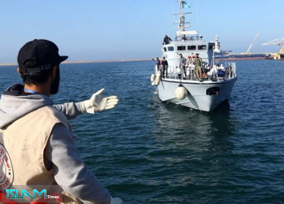 خفر السواحل الليبي ينقذ 235 مهاجراً قبالة الساحل الغربي