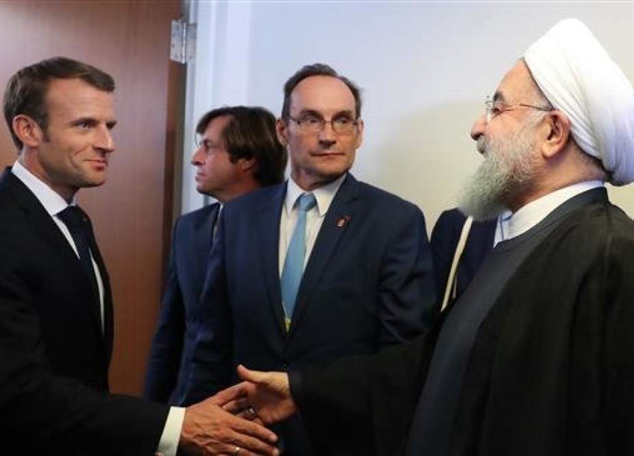 Iran’s President Hassan Rouhani shakes hands with his French counterpart, Emanuel Macron, during a meeting on the sidelines of the 73rd UN General Assembly in New York, September 25, 2018. (Photo by president.ir)