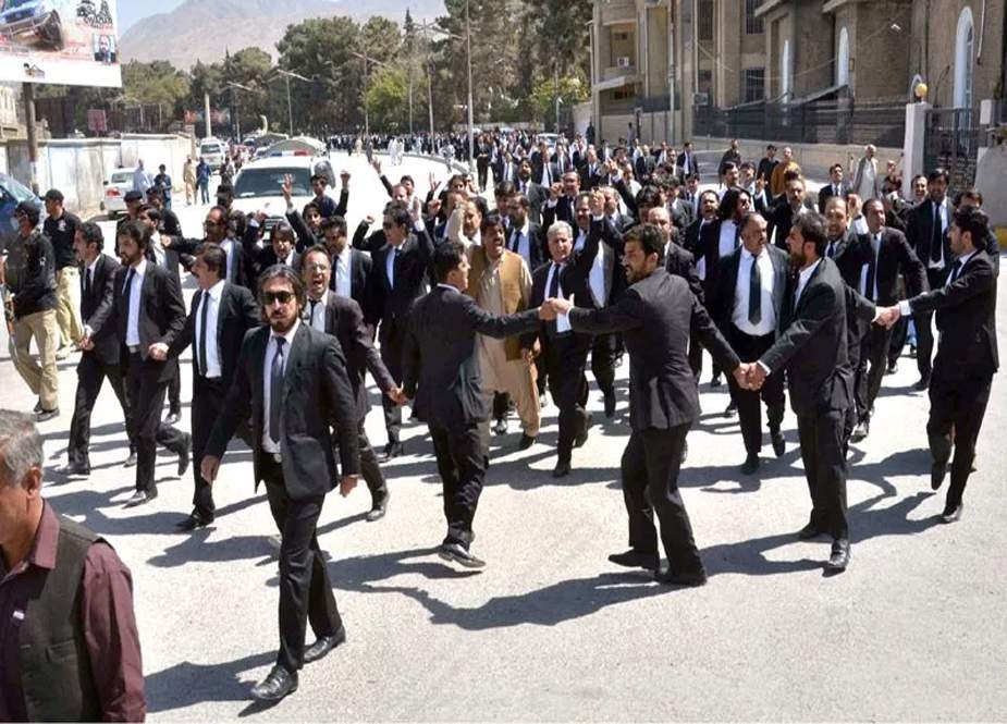 کوئٹہ، وکلاء تنظیموں کیجانب سے اسمبلی کے سامنے علامتی احتجاجی دھرنا