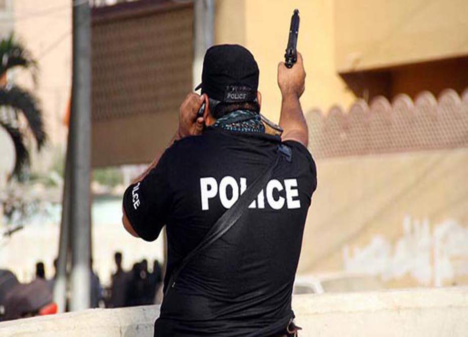 نامعلوم عناصر کراچی پولیس کو دیوار سے لگا رہے ہیں