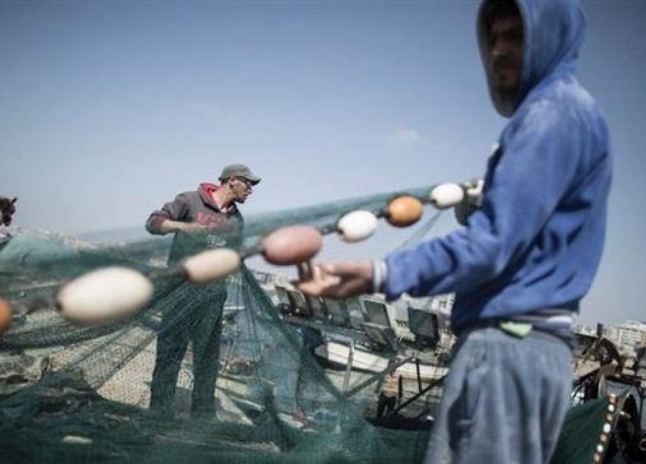 Palestinian fishermen load their nets onto a boat before sailing into the waters of the Mediterranean Sea in Gaza City on May 3, 2017. (Photo by AFP)