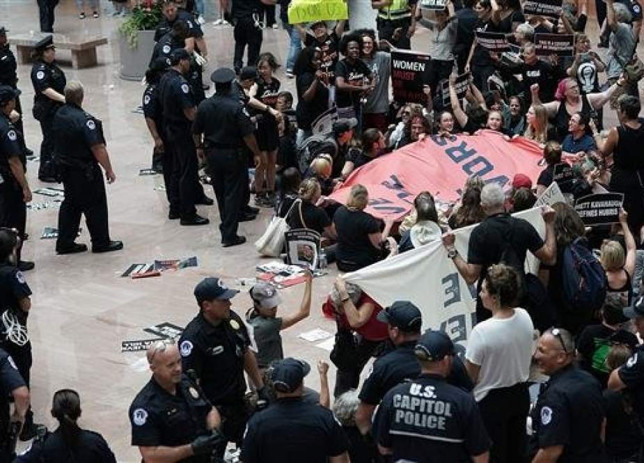 Members of US Capitol police arrest demonstrators during a protest against the confirmation of Judge Brett Kavanaugh. (Photo by AFP)