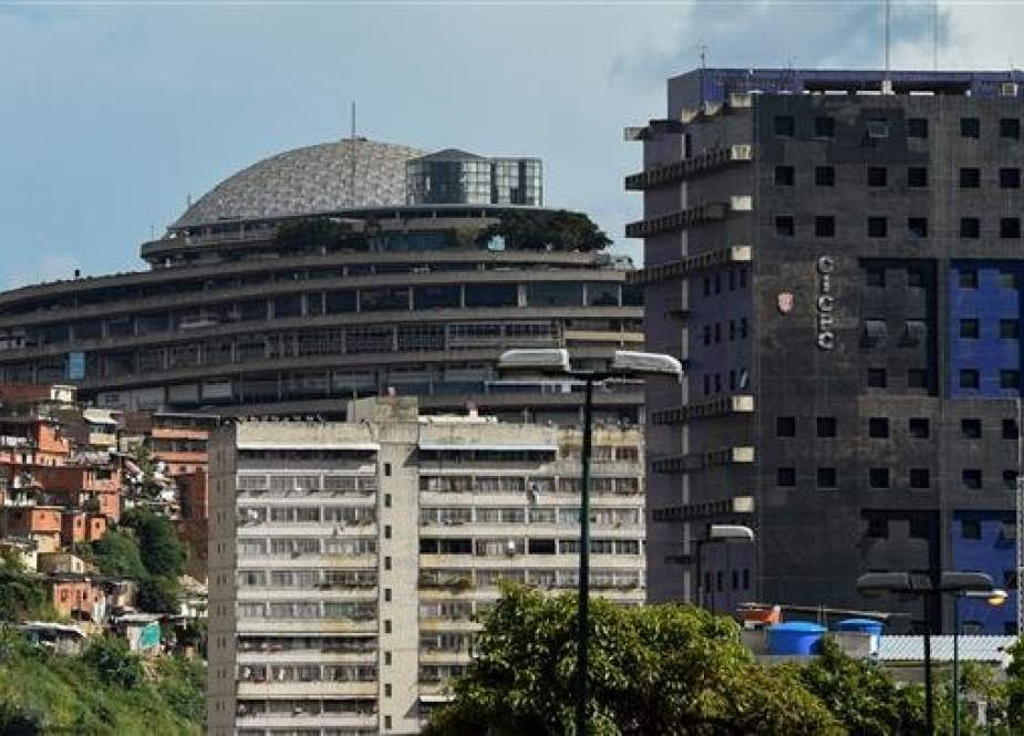 A general view of El Helicoide (background-domed), the headquarters of the Bolivarian National Intelligence Service (SEBIN), in Caracas, Venezuela, on August 8, 2018 (photo by AFP)