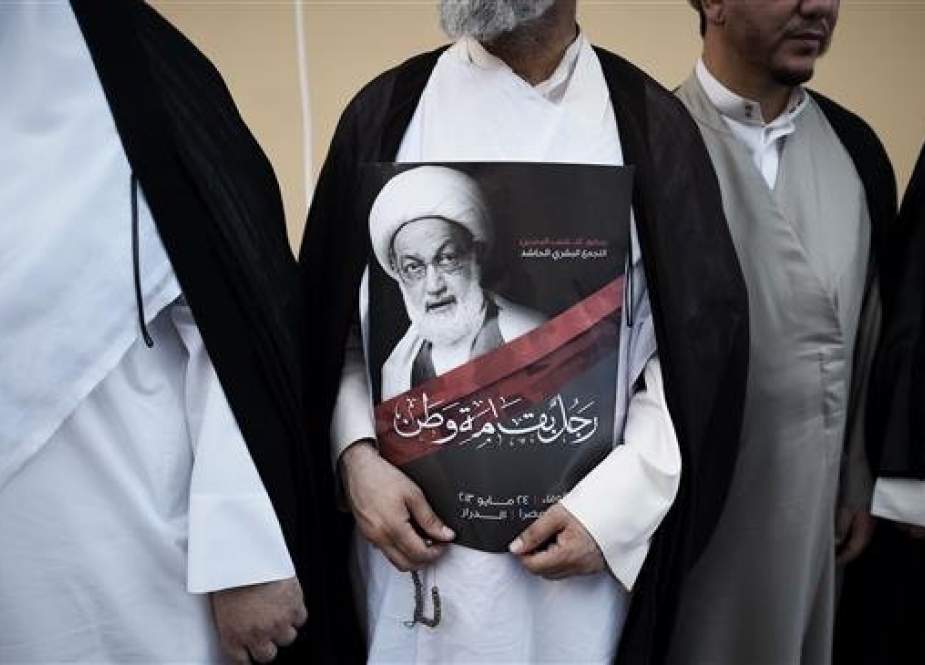 Photo top Bahraini Shiite cleric Sheikh Isa Qassim.jpg