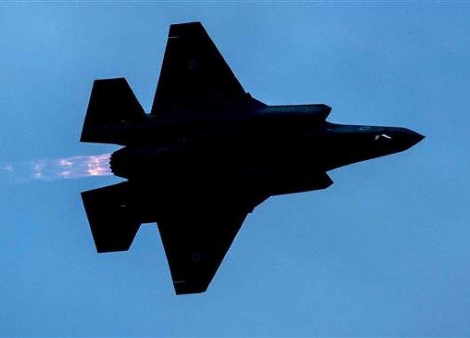 An Israeli Air Force F-35 Lightning II fighter jet performs during an air show in the Negev desert, near Beer Sheva, on December 27, 2017. (Photo by AFP)