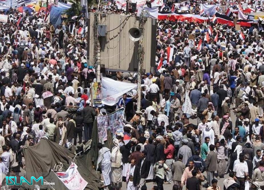 اليمنيون يحتفون برحيل الاحتلال البريطاني وأعينهم على طرد الإمارات