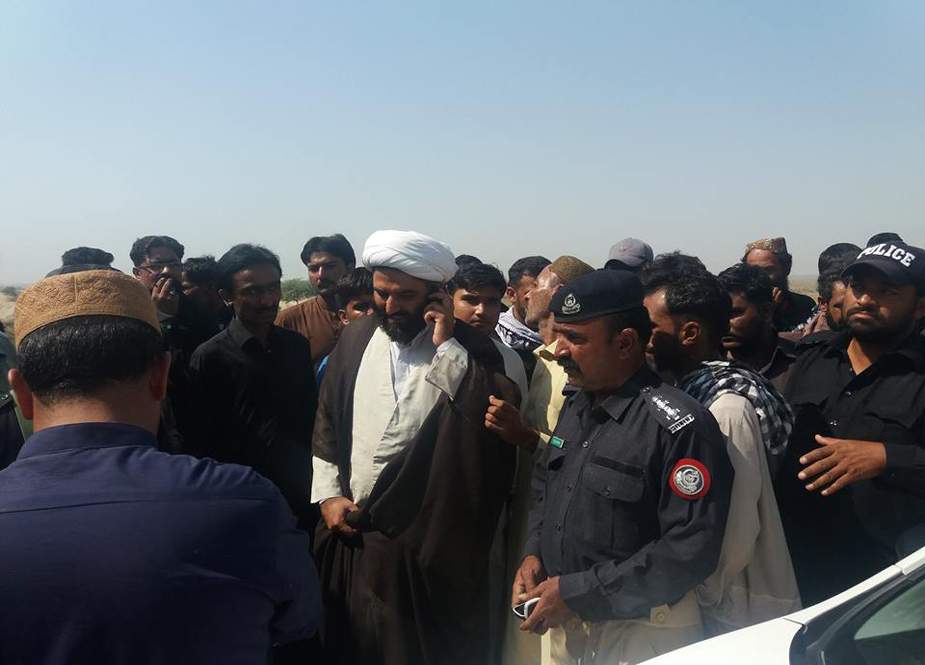 جیکب آباد، ایران جانے والے زائرین کو پولیس نے سندھ بلوچستان بارڈر بائے پاس کے مقام پر روک دیا