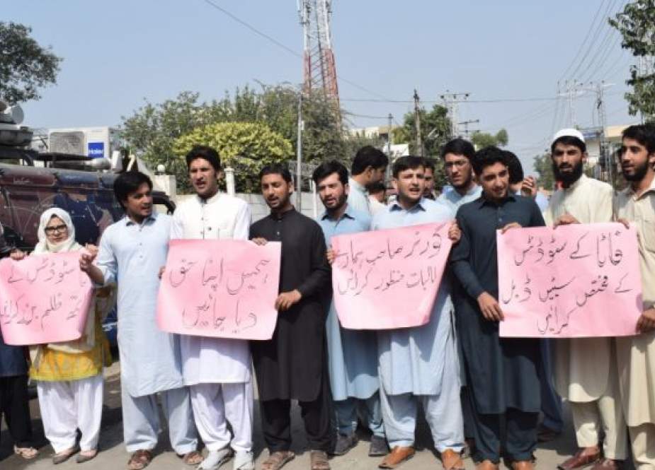 پشاور، قبائلی طلباء تنظیموں کا اپنے مطالبات کے حق میں احتجاجی مظاہرہ
