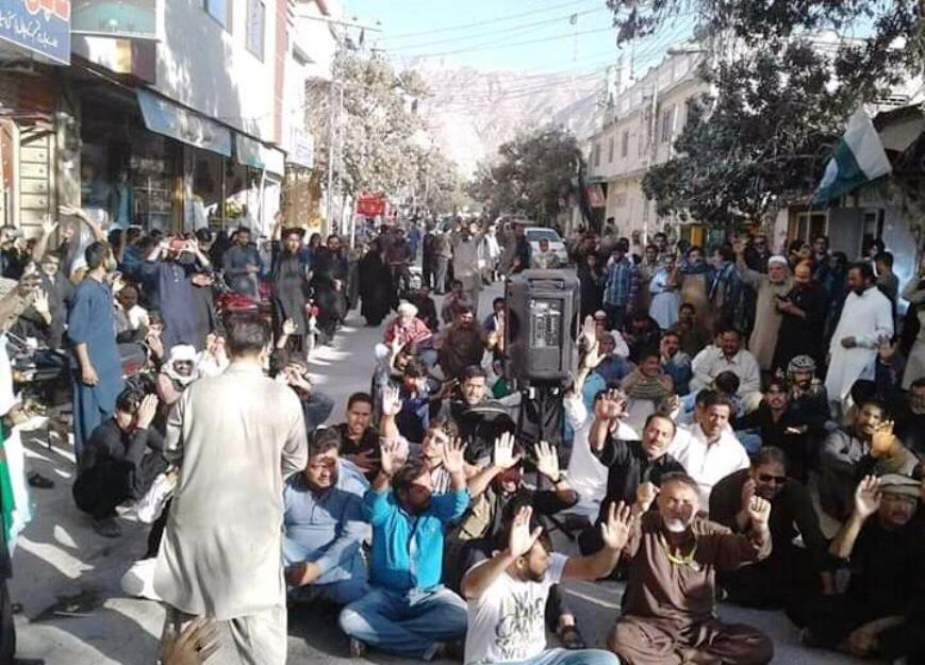 کوئٹہ، علمدار روڈ پر زائرین کا احتجاجی دھرنا، فوری کانوائے روانہ کرنیکا مطالبہ