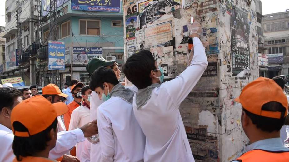 پشاور میں کلین اینڈ گرین مہم کے حوالے سے صفائی کا آغاز