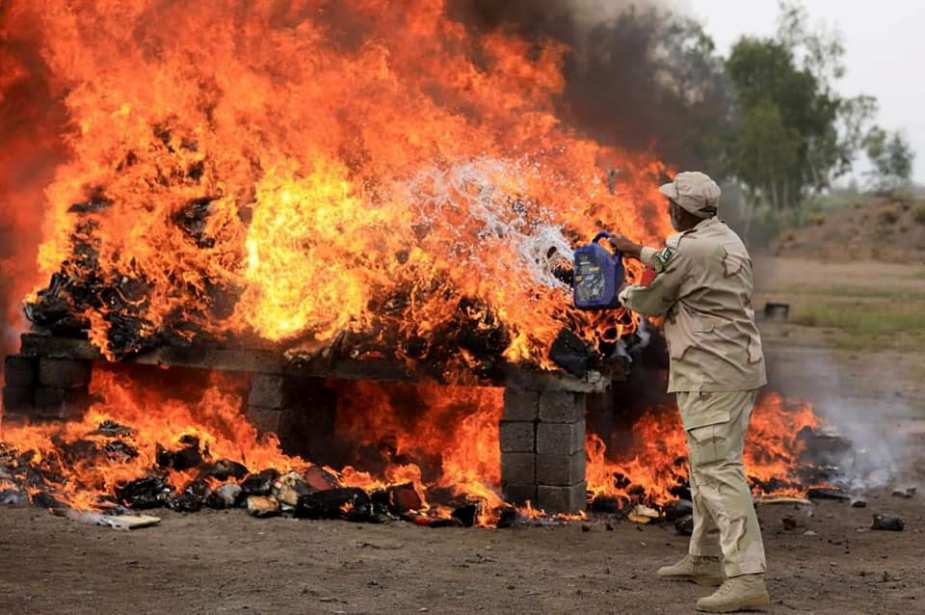 ‏اینٹی نارکوٹکس خیبر پختونخوا کیجانب سے قبضے میں لی گئی کروڑوں کی منشیات کو میں نذر آتش کرنیکے تصویری مناظر