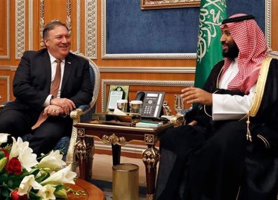 US Secretary of State Mike Pompeo (L) meets with Saudi Crown Prince Mohammed bin Salman in Riyadh, Saudi Arabia, on October 16, 2018. (Photo by AFP)