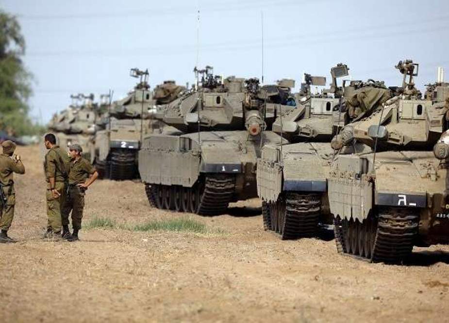 إسرائيل تحشد جيشها على حدود قطاع غزة