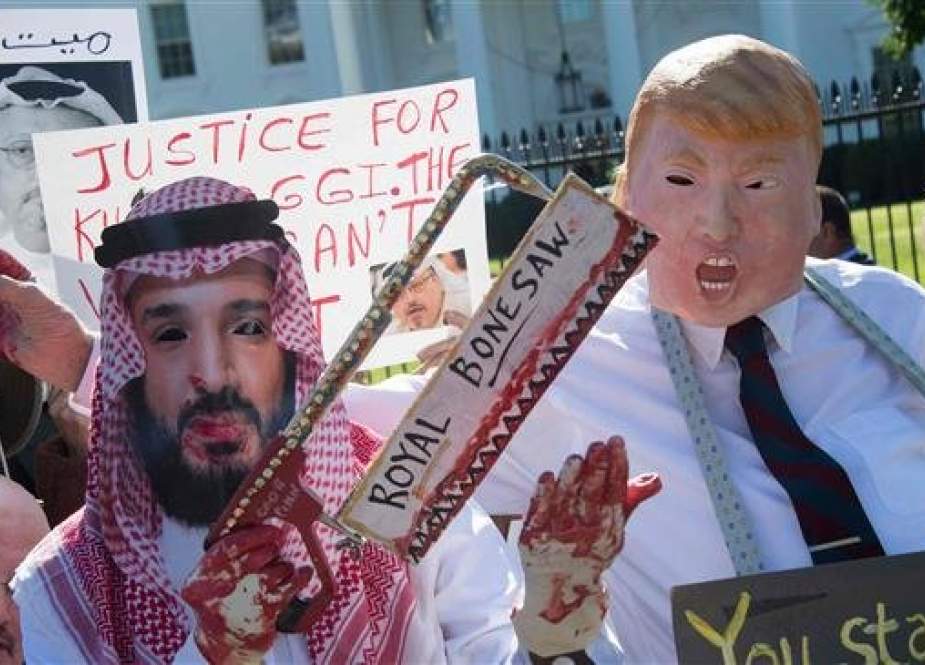 Demonstrators dressed as Saudi Arabian Crown Prince Mohammed bin Salman and US President Donald Trump (C) protest outside the White House in Washington, DC, on October 19, 2018, demanding justice for missing Saudi journalist Jamal Khashoggi. (AFP photo)
