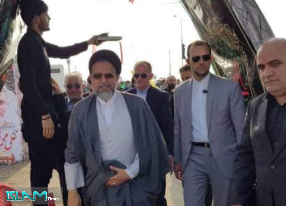 وزير الأمن الايراني يواكب زوار الأربعين في معبر شلمجة