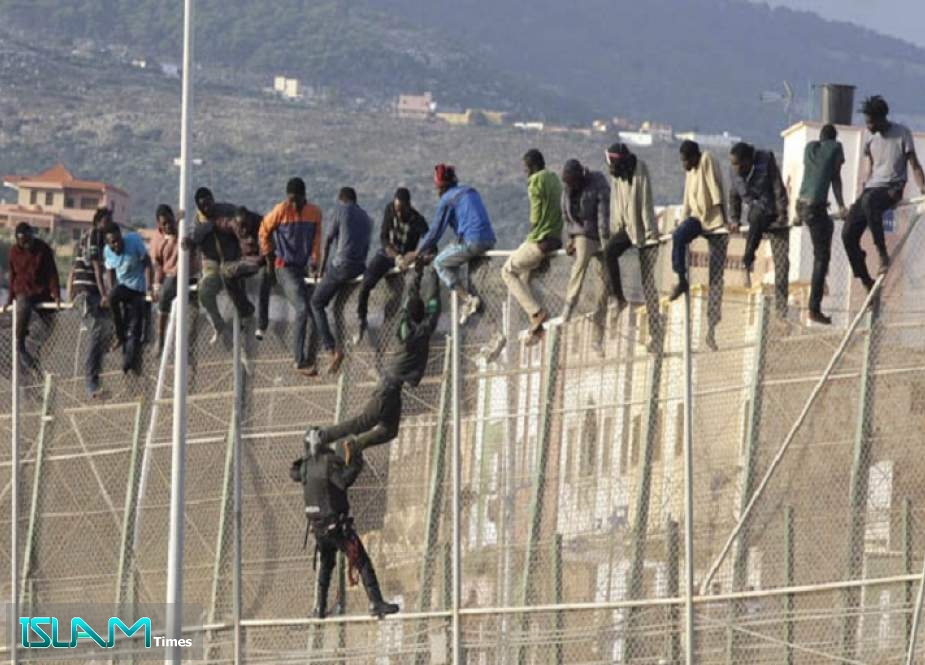 اسبانيا تطرد 55 مهاجراً دخلوا مليلية إلى المغرب
