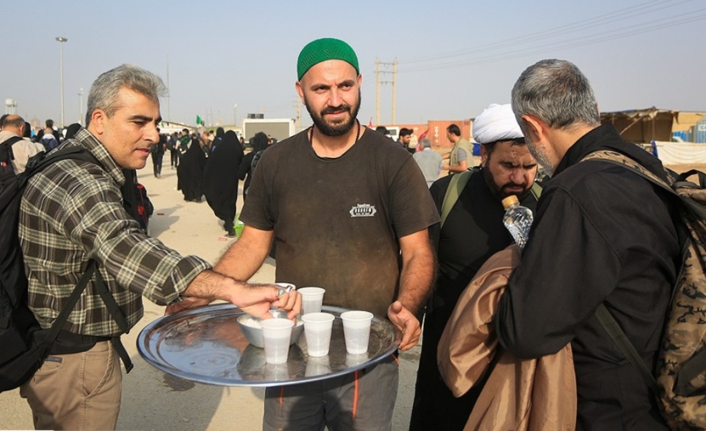 زائرین امام حسین علیہ السلام ایران سے عراق میں داخل ہوتے ہوئے