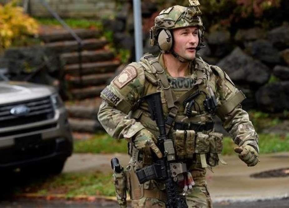 Police rapid response team respons a mass shooting at the Tree of Life Synagogue in the Squirrel Hill in Pittsburgh, Pennsylvania..jpg