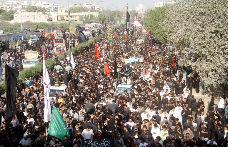 کراچی میں شہدائے کربلا کے چہلم کے موقع پر نکالے گئے مرکزی جلوس کی تصویری جھلکیاں
