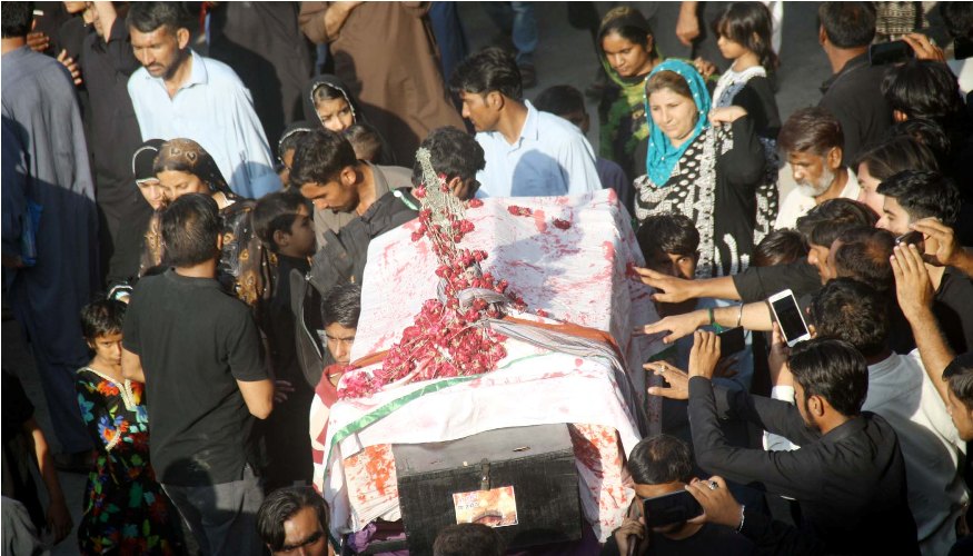 کراچی میں شہدائے کربلا کے چہلم کے موقع پر نکالے گئے مرکزی جلوس کی تصویری جھلکیاں
