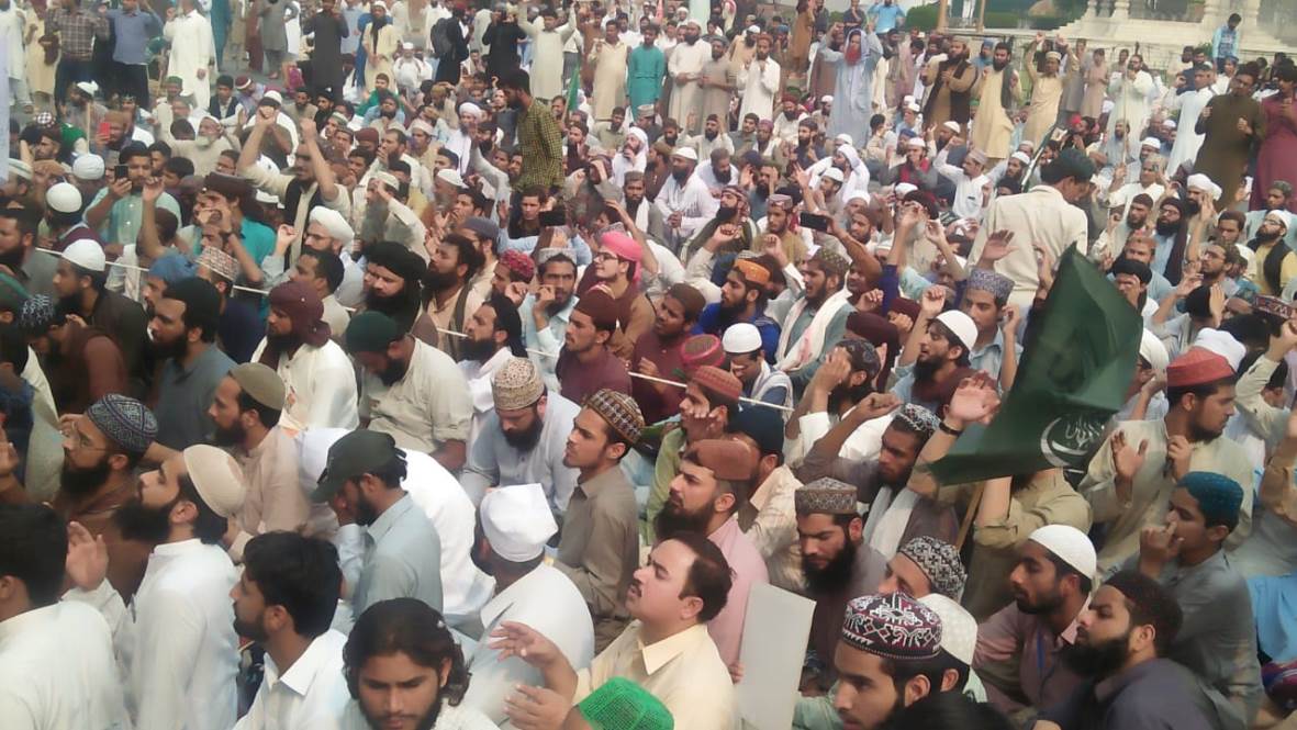 لاہور میں تحریک لبیک کے احتجاجی دھرنے