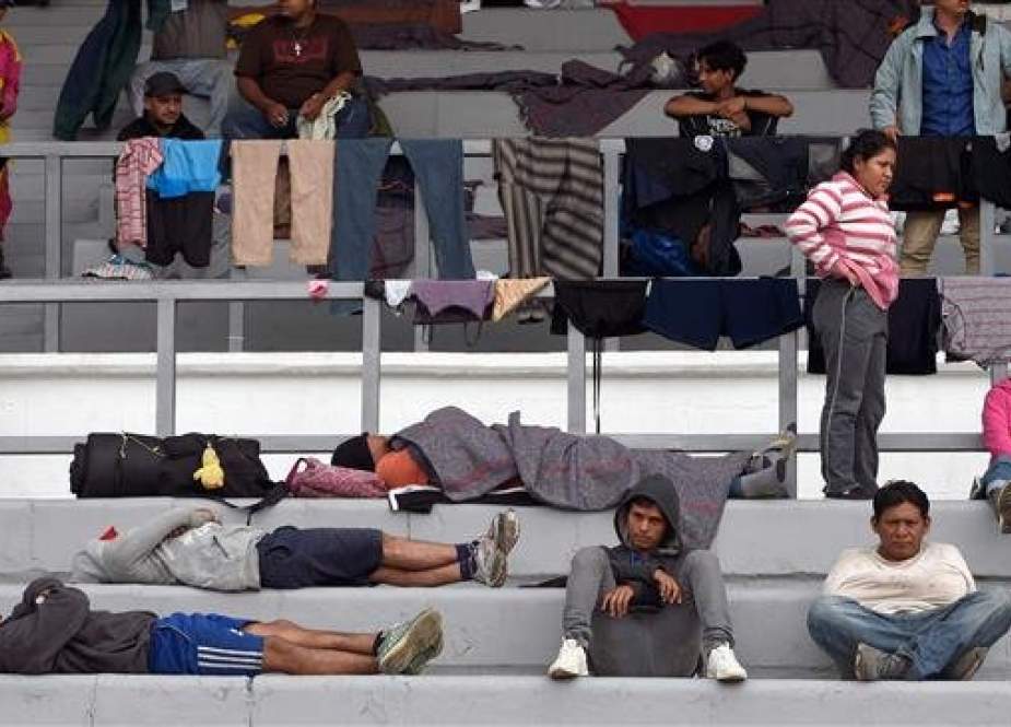 Migrants from poor Central American countries moving towards the United States make a stop at a temporary shelter at a sports complex in Mexico City, on November 4, 2018. (Photo by AFP)