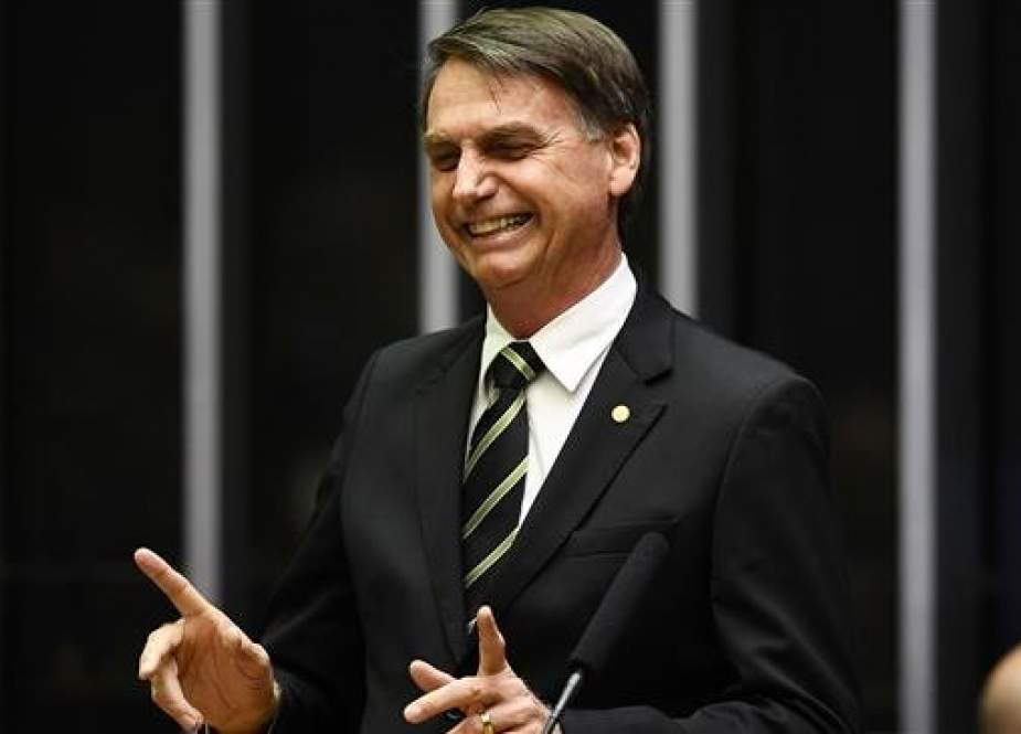 Brazilian far-right President-elect Jair Bolsonaro (R) gestures during a ceremony celebrating the 30th anniversary of the Brazilian constitution, in the National Congress in Brasilia, Brazil, on November 6, 2018. (Photo by AFP)