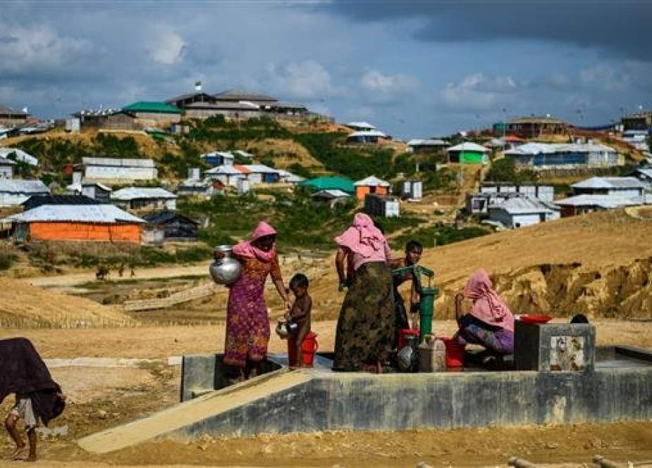 In this file photo, taken on August 8, 2018, Rohingya refugees collect water at the Kutupalong refugee camp in Ukhia, Bangladesh. (By AFP)