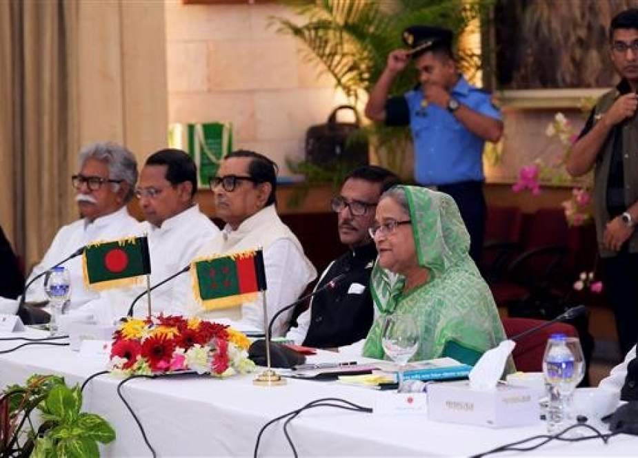 Bangladeshi Prime Minister Sheikh Hasina, second right, sits in a dialogue with members of the opposition party in Dhaka on November 1, 2018. (Photo by AFP)