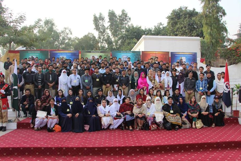 پشاور پولیس کیجانب سے ملک سعد شہید پولیس لائنز میں لگایا جانے والا پولیس یوتھ انٹریکشن سیشن