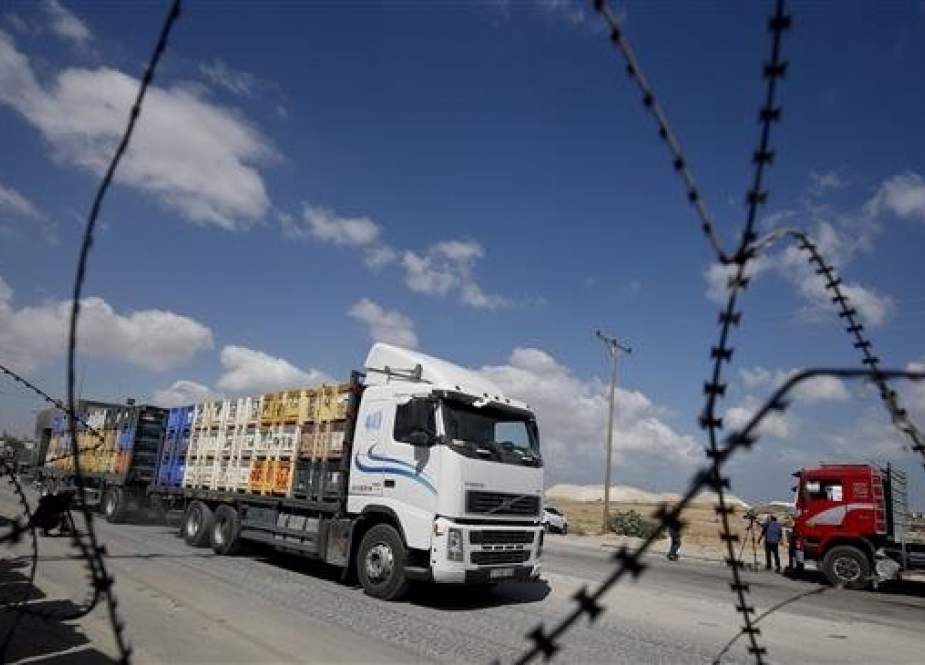 The file photo shows a truck carrying goods to Palestinians at Kerem Shalom crossing in Rafah in the southern Gaza Strip on August 15, 2018. (Photo by AFP)